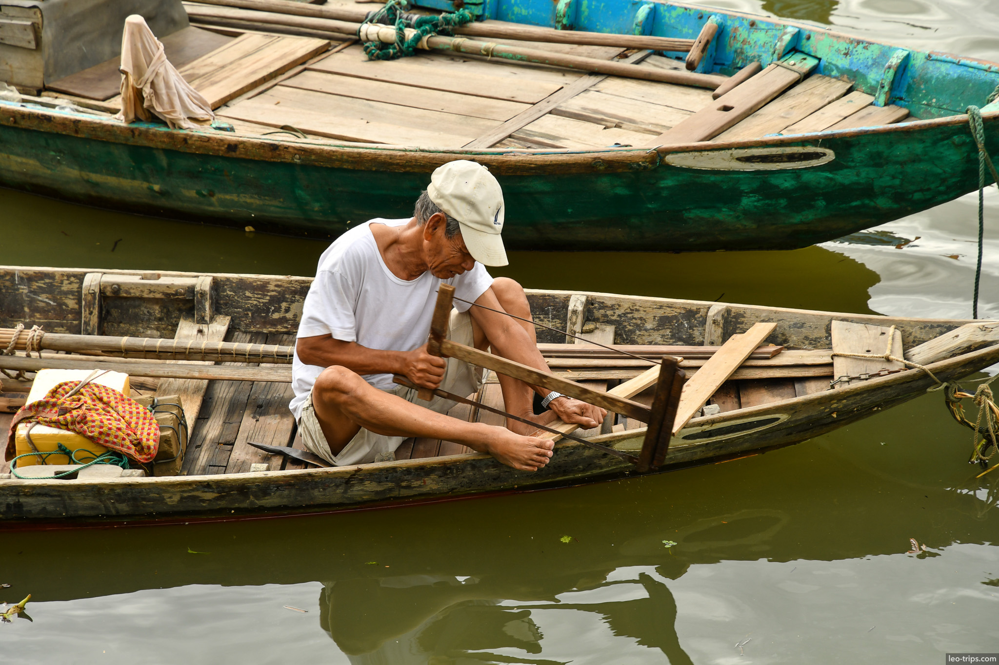 vietnamese fisherman repairing wooden boat da nang