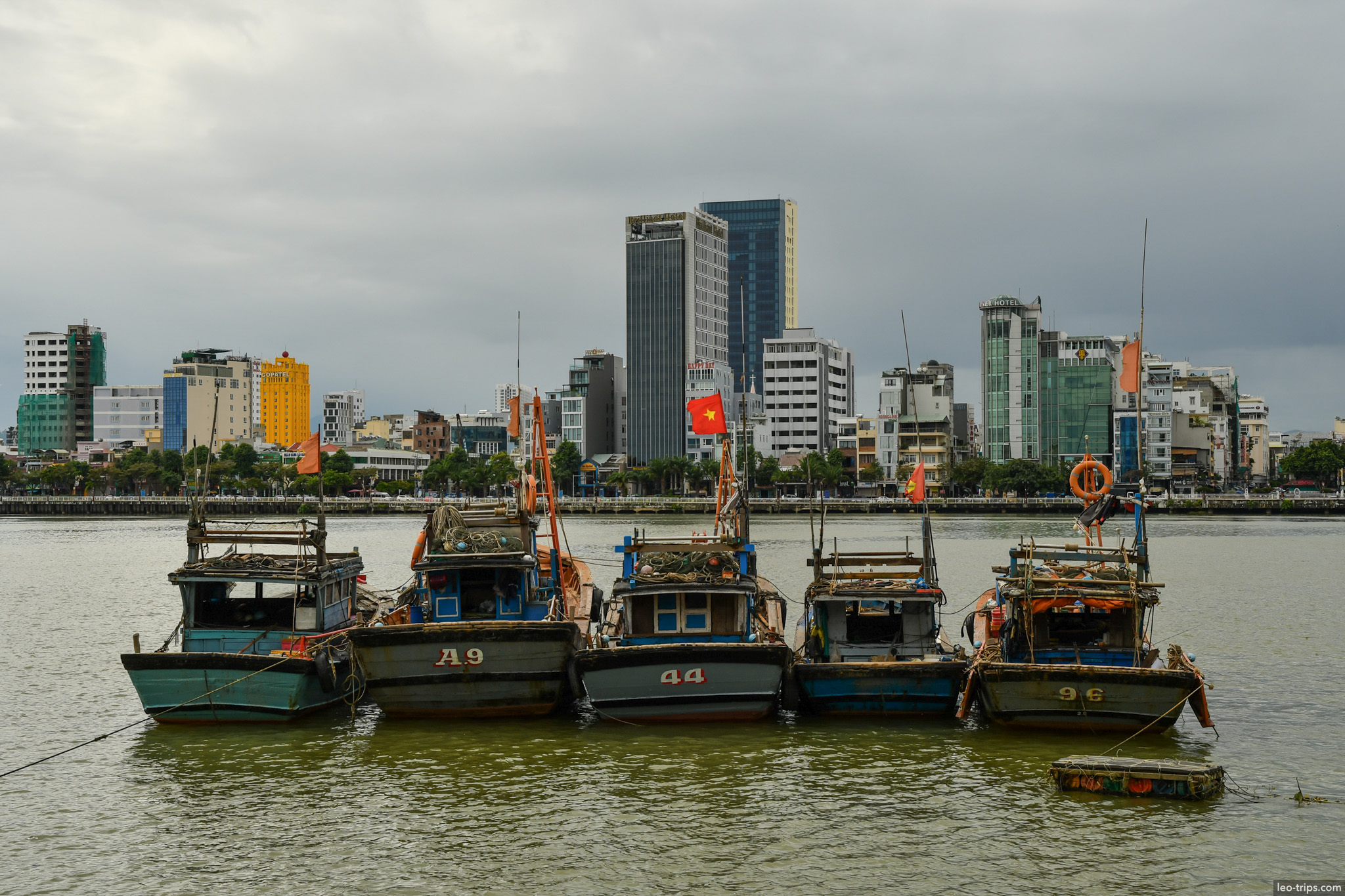 vietnamese fishing boats danang han river skyline da nang