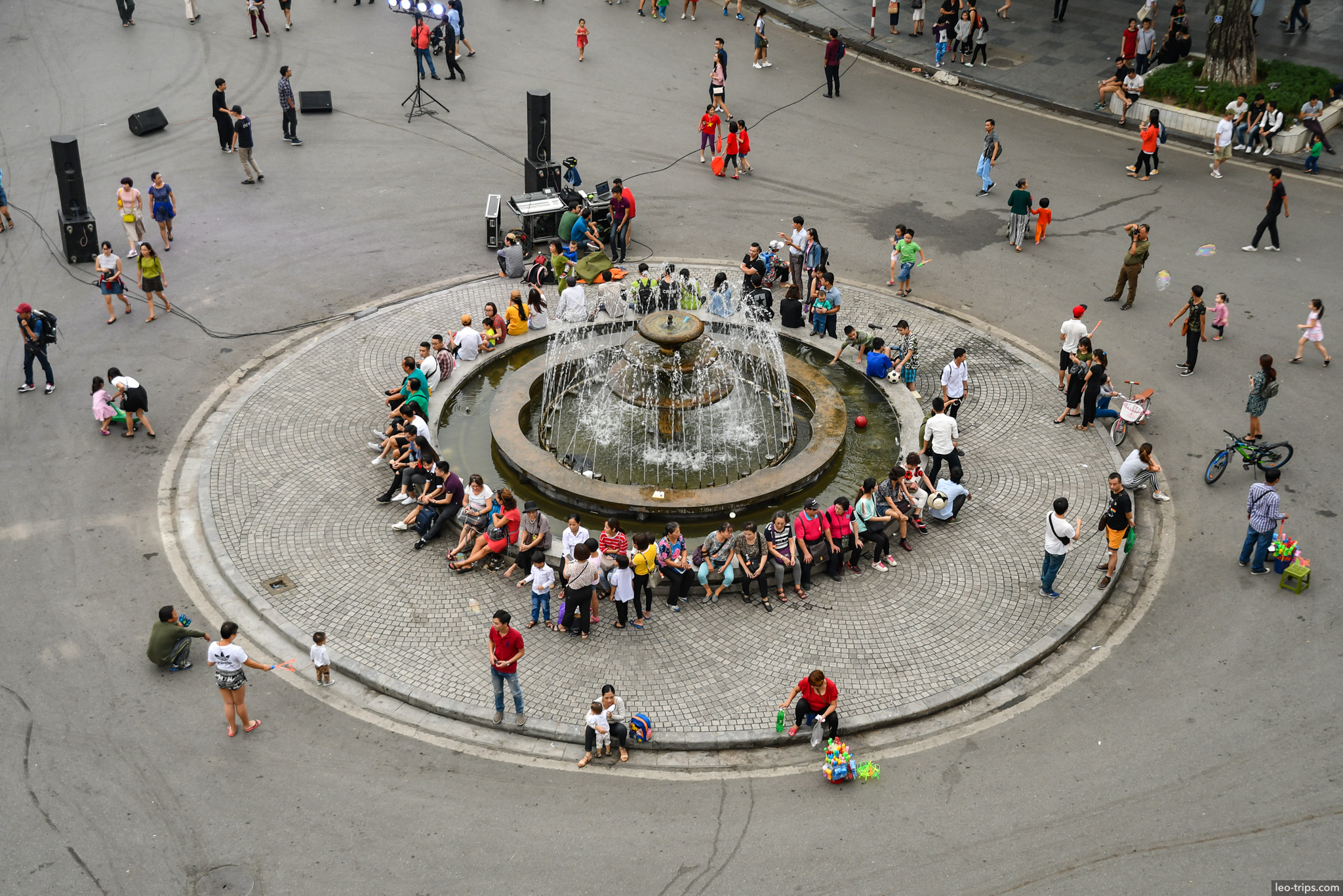 hoan kiem lake fountain aerial view pedestrian zone hanoi hanoi