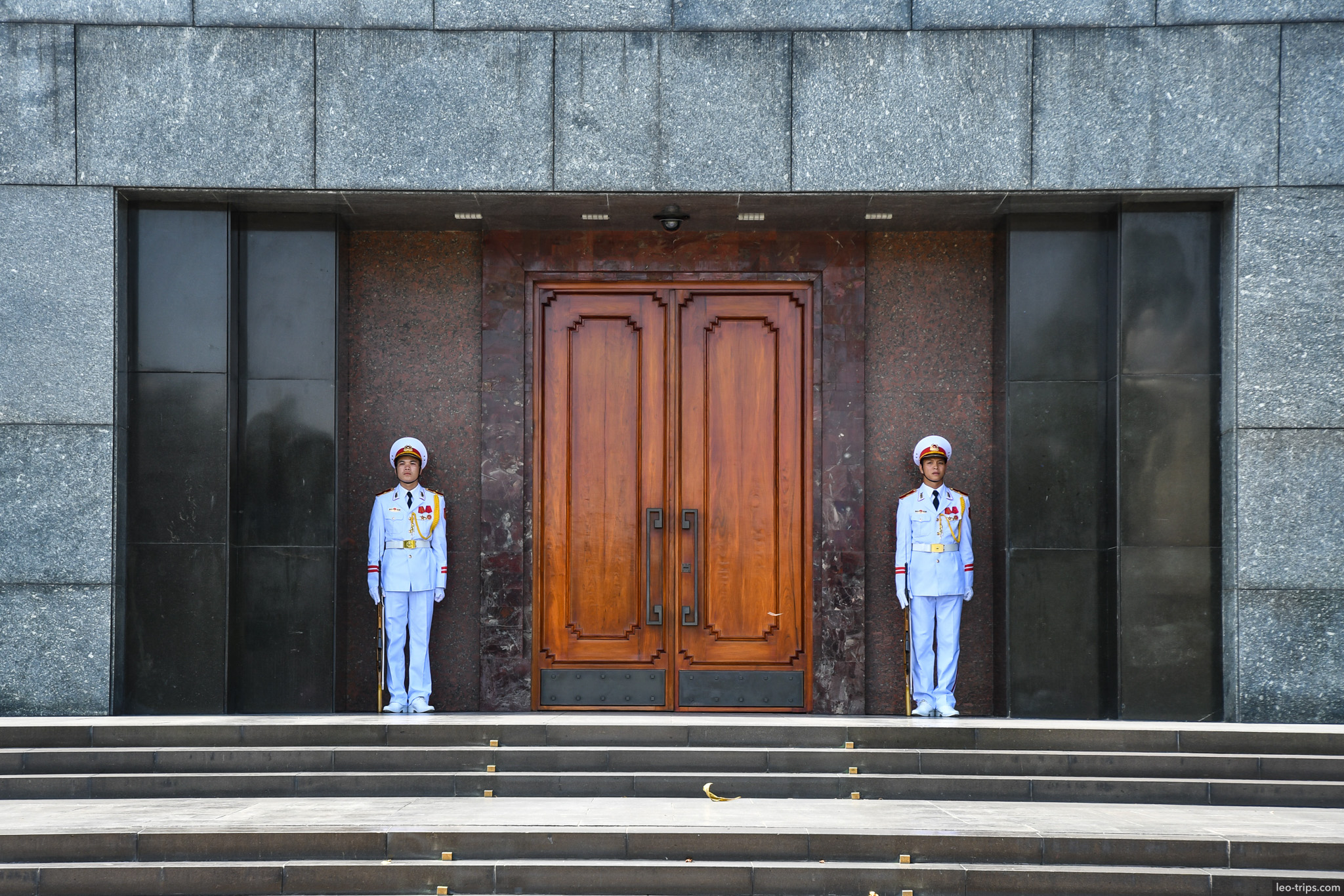 honor guards at ho chi minh mausoleum entrance hanoi