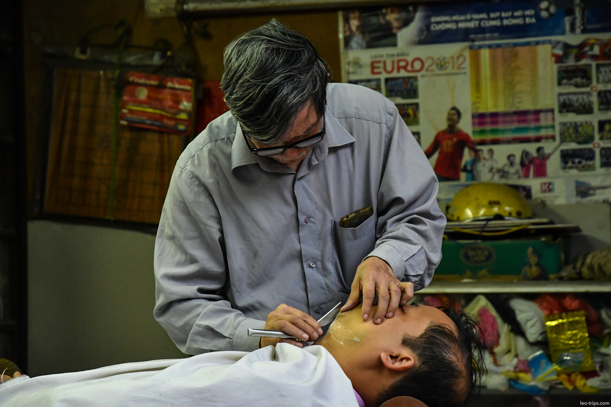 traditional vietnamese barber straight razor shave hanoi hanoi