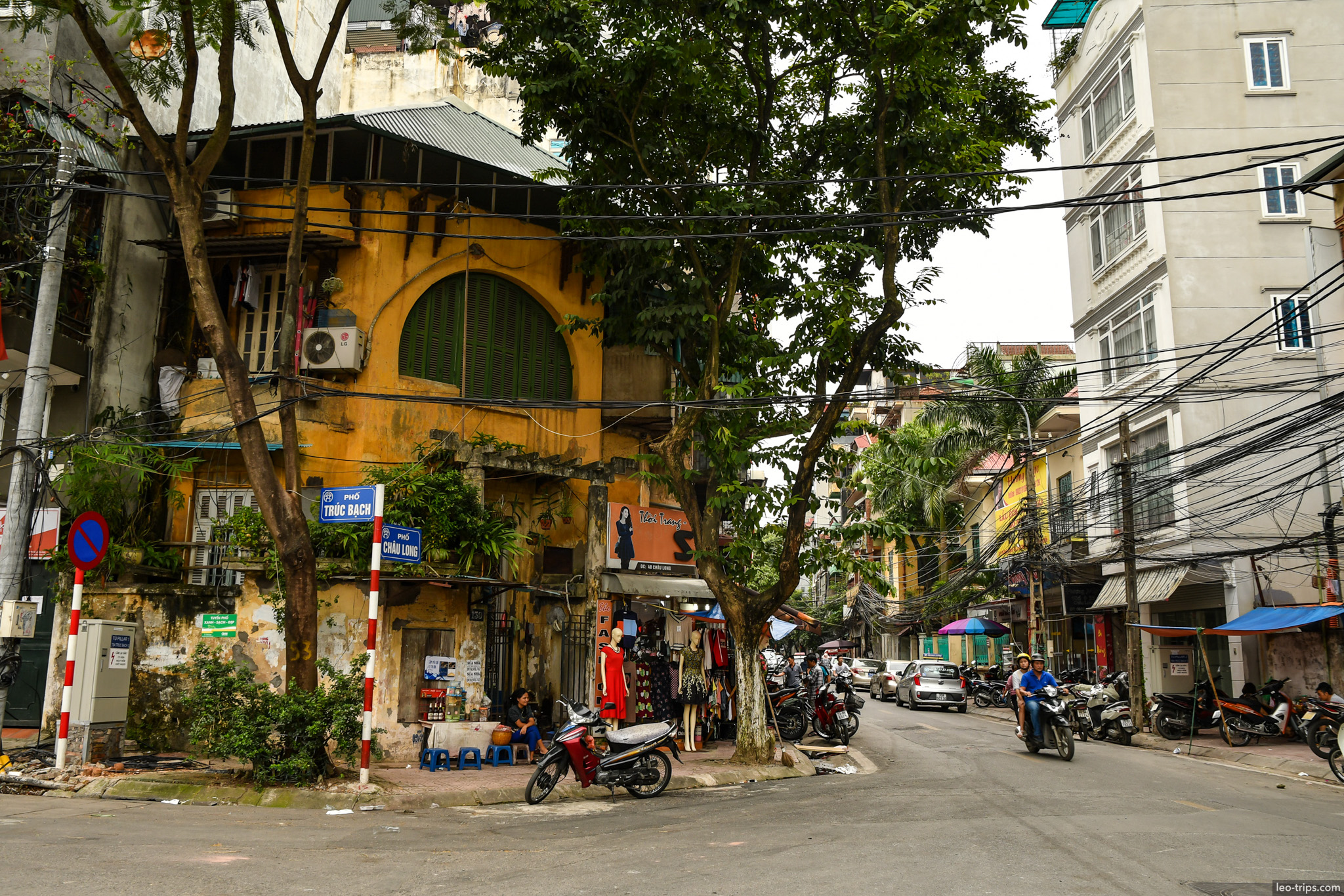 truc bach chau long street corner old building hanoi hanoi