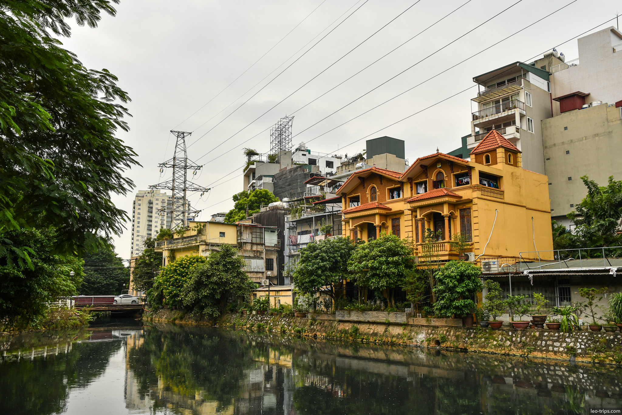 yellow villa canal embankment power lines hanoi hanoi