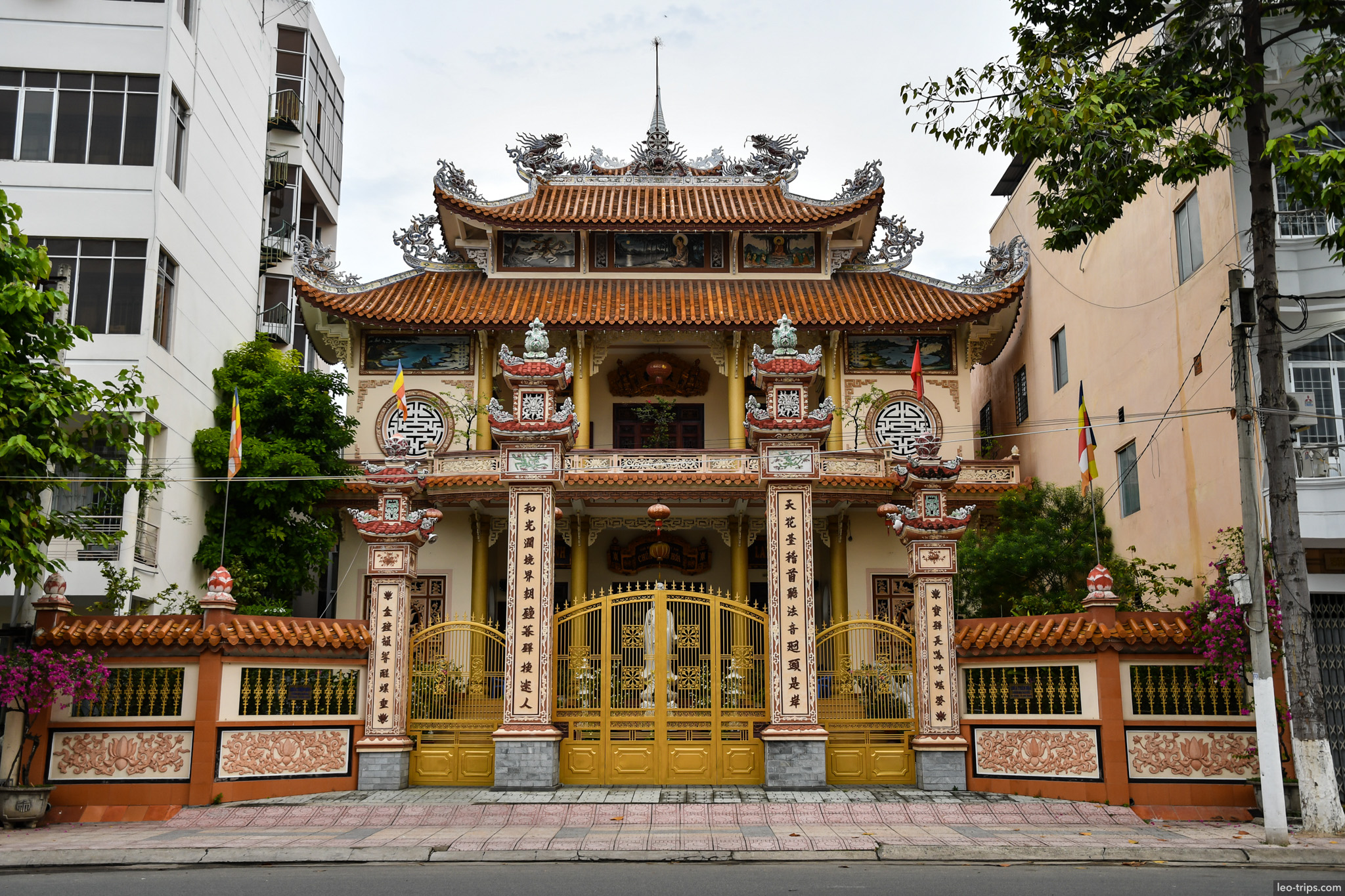 vietnamese corner building round balconies street nha trang